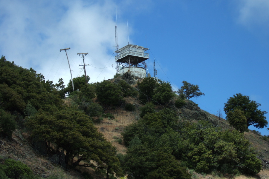 Another view of the USFS fire lookout on Copernicus Peak