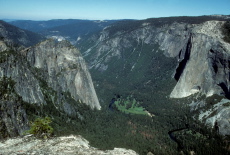 Cathedral Rocks (left) and El Capitan from Taft Point.
