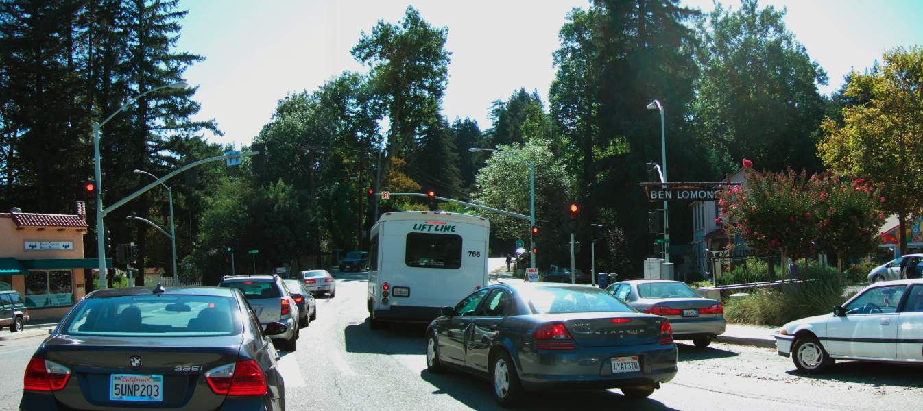 Waiting to turn left onto Glen Arbor in Ben Lomond