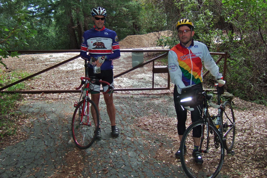 Mark (l) and Jerome at the upper entrance to North Escape Rd.