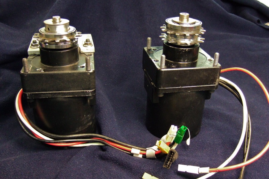 Motor with single freewheel (left), and double freewheel (right)