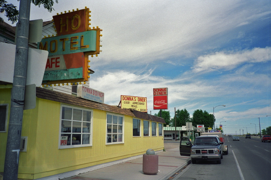 Stopping for breakfast at Donna' Diner