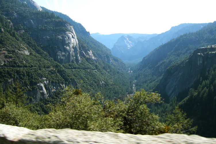 Big Oak Flat Road descends an even grade into Yosemite Valley.