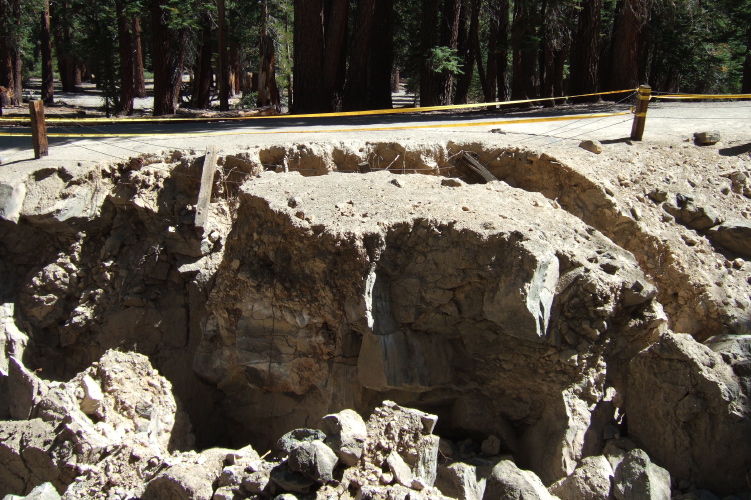 A new chunk of the wall has broken off into the Earthquake Fault.