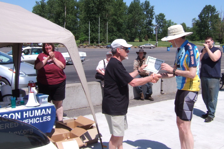 Bill receives his certificate for the eCat1 race.