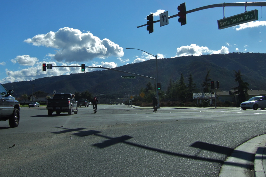 Turning right at onto CA152, my southernmost point for the day