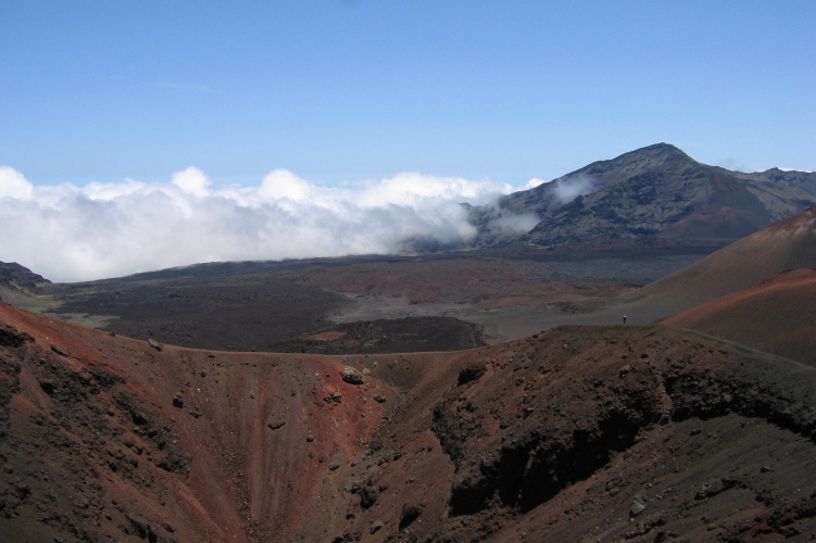 On the edge of Ka Lu'u o ka 'O'o.