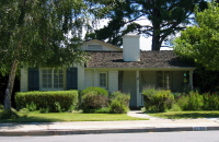 A fine example of a Willow Glen cottage (120ft)
