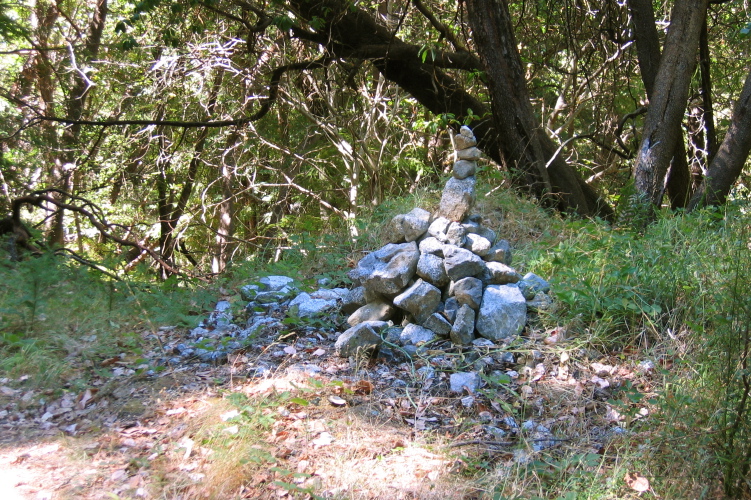 Cairn by the side of Kings Creek Truck Rd. (1400ft)