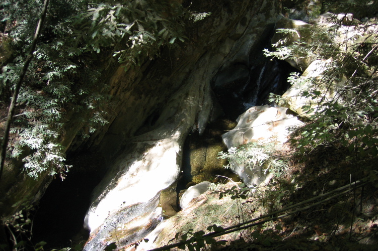 Kings Creek cascading over sandstone. (960ft)