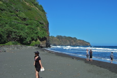 The best sand at Pololu Beach is at the west end of the beach.