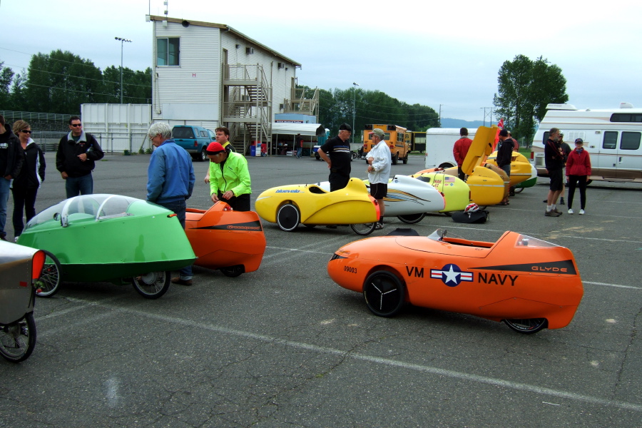 Velomobiles and their owners. (2)