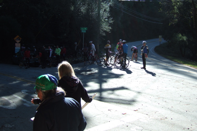 Finishers waiting at the top of Alba Rd.