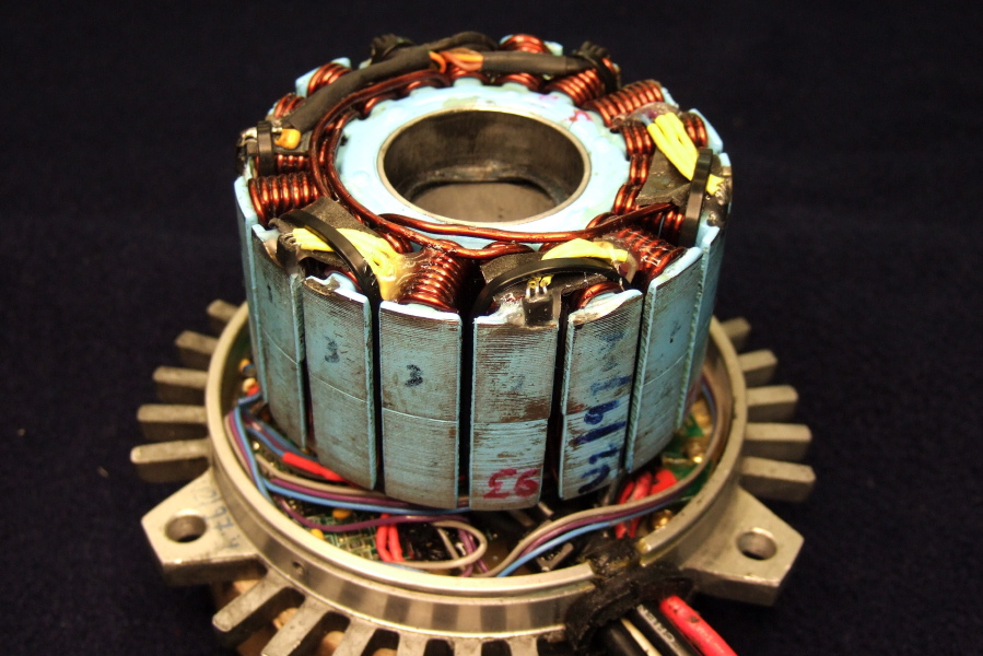 M1 motor: Halls positioned for Infineon controller (1).