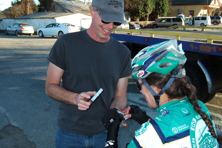 Kevin presents Andrea with the official Low-Key Jewelry, awarded to the last finisher.