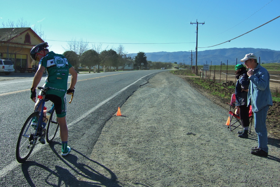 Barry checks his rear wheel to make sure it isn't rubbing.