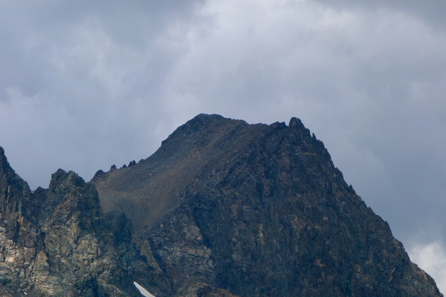 Summit of Mt. Ritter appears to be unoccupied.