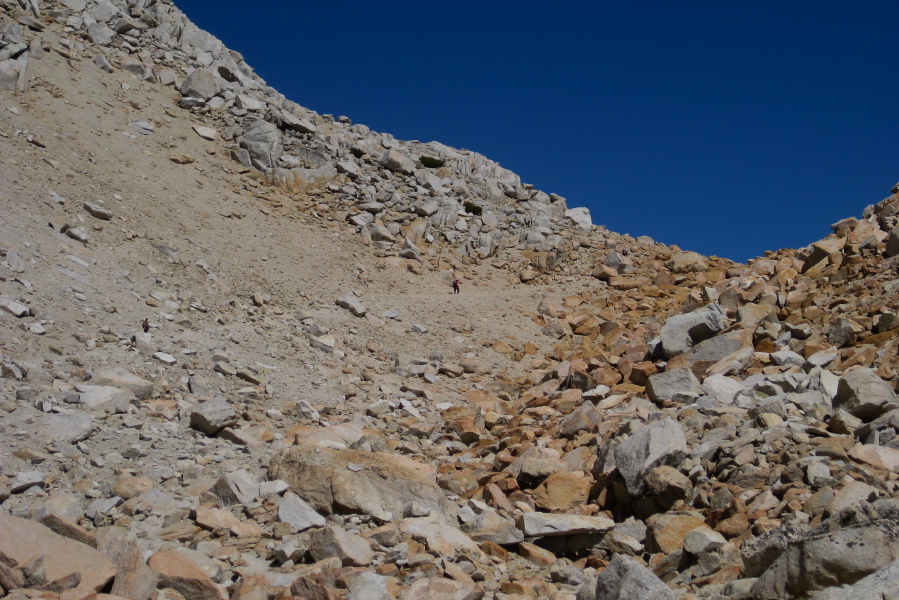 Stella (l) on the final approach to Mono Pass