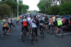 Paul McKenzie gives his pre-ride speech to the 
