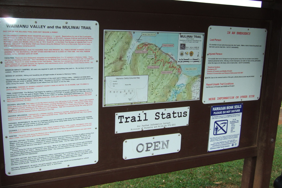 Information board for the Muliwai Trail to Waimanu Valley