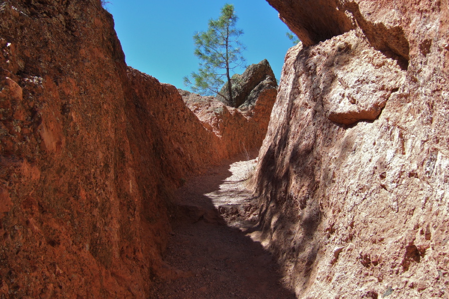 Juniper Canyon Trail makes its way through a cut in the rock.