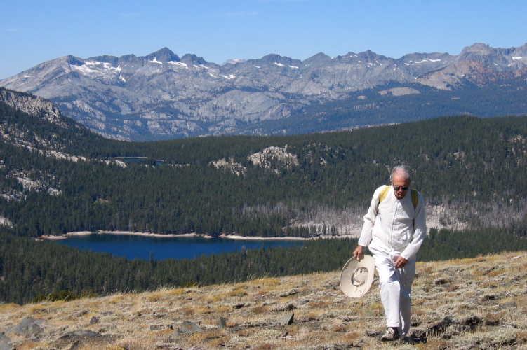 David hikes up Sherwin Crest against the backdrop of Horseshoe Lake and Iron Mountain (11,149ft).