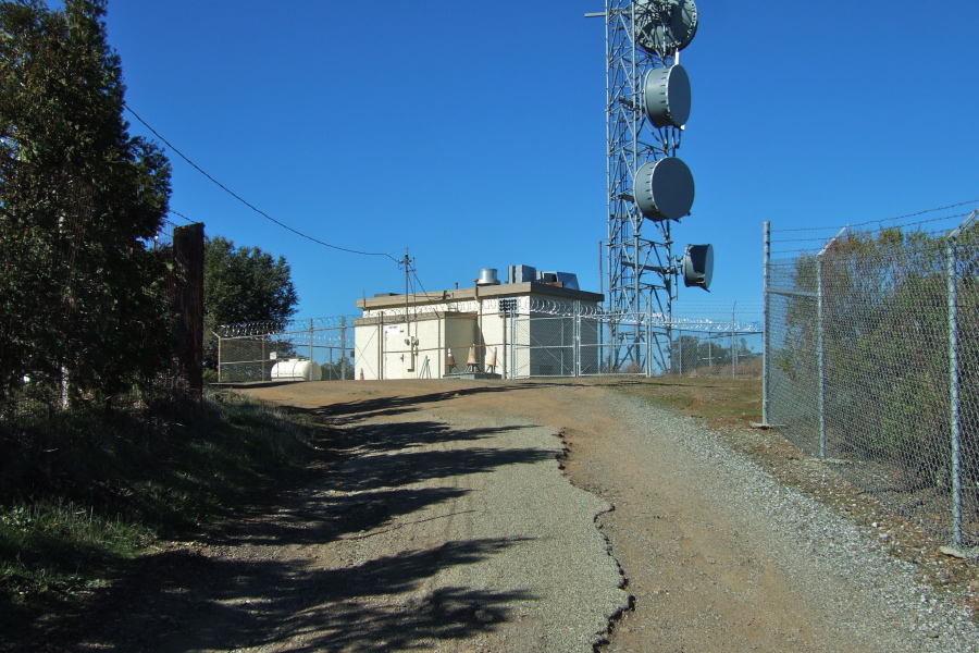 Passing the relay station on the south summit of Black Mountain