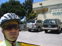A quick stop to pick up lunch in Santa Cruz (75ft)