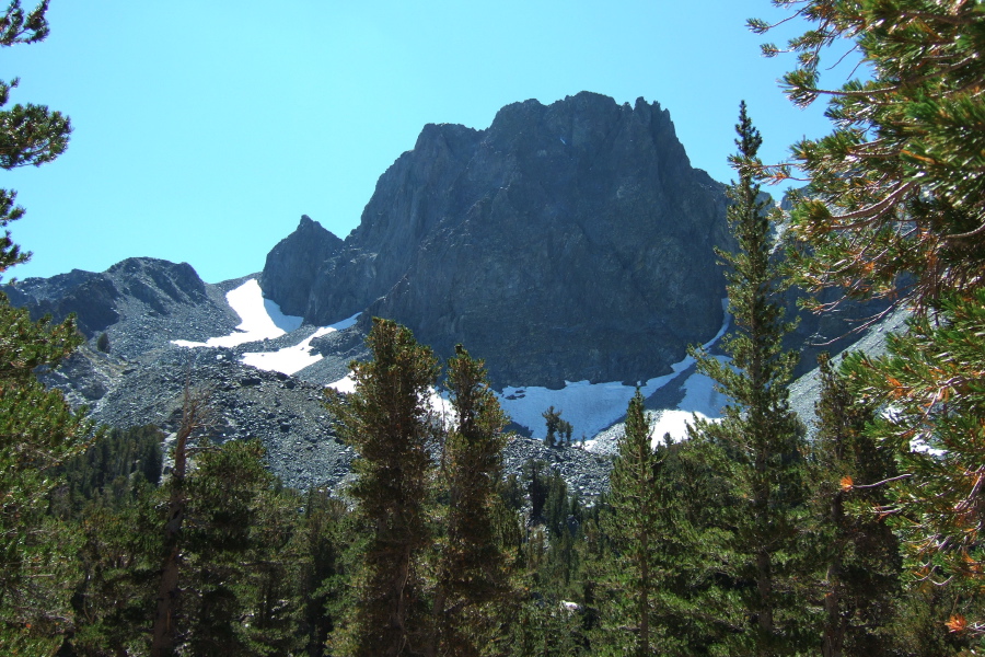 Looks like there might be an easy path to Mammoth Crest up the broad chute on the left.