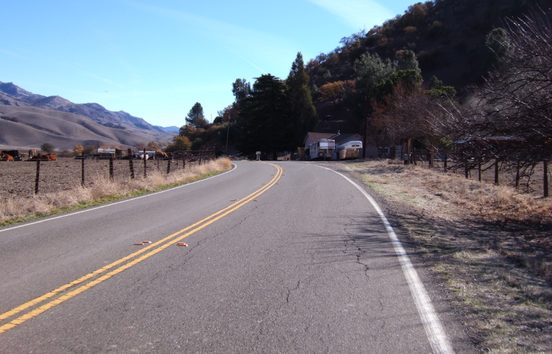 Passing through a ranch in the Bitterwater Valley.  (1430ft)