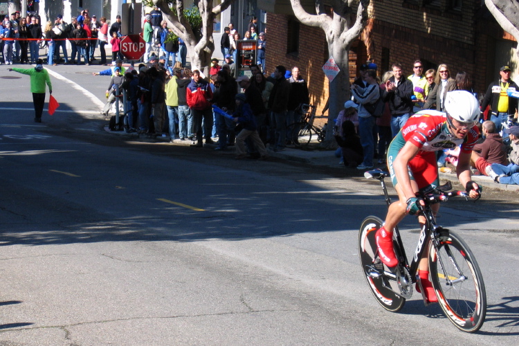 A Colavita/Sutter Home rider climbs Lombard St. (2)