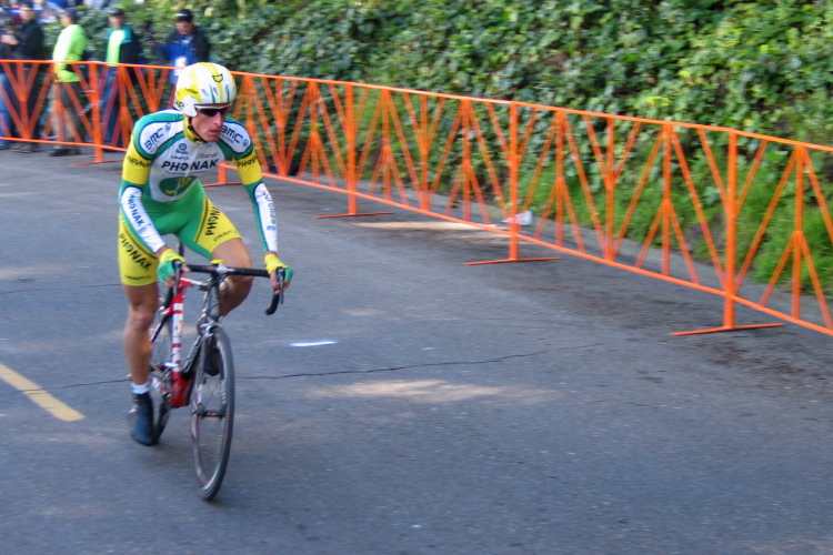 A Phonak rider starts up Telegraph Hill. (2)