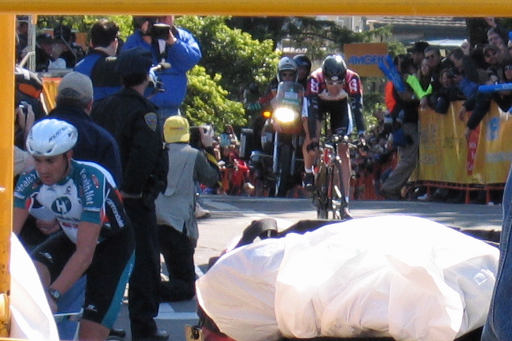 Bobby Julich crosses the finish line.