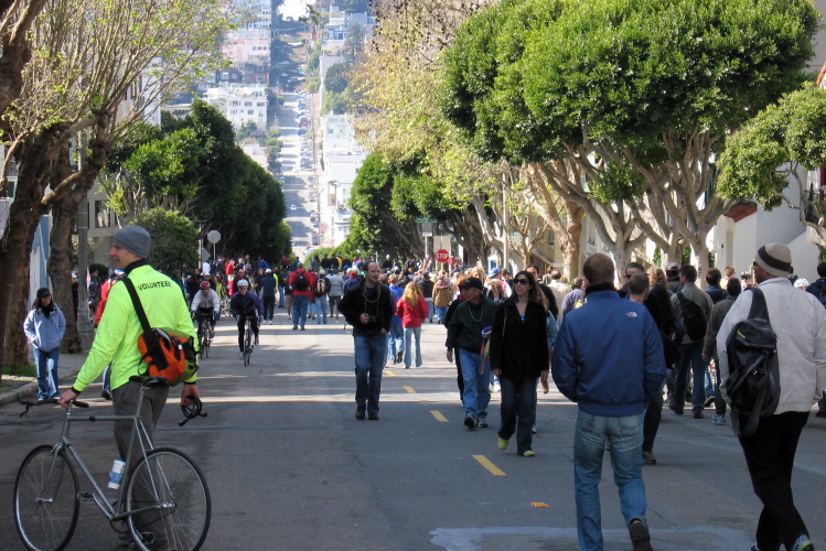 Crowds descending Lombard St. after the race.