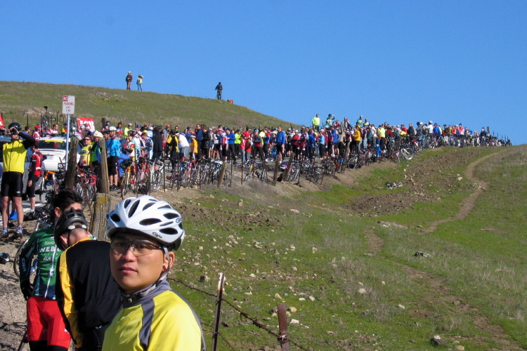Crowds lining the road to the summit of Sierra Rd.