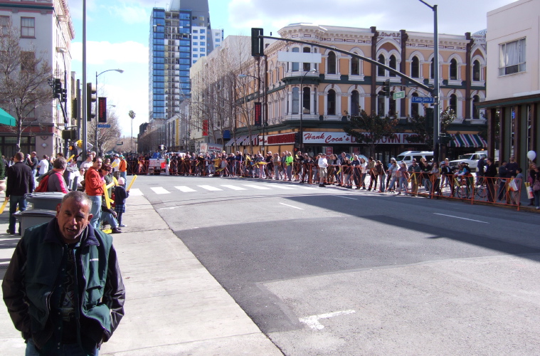 Spectators waiting at 3rd and Santa Clara (1).