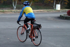 Several riders were on fixed-gear bikes like this one.